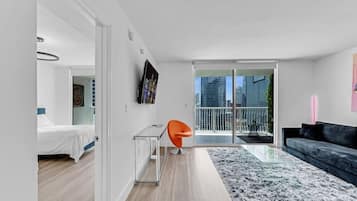 Smart TV, table tennis