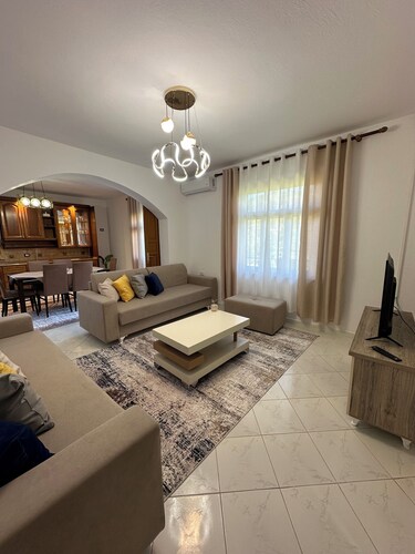 Family - sized villa , pet friendly , city and castle view with a big garden !