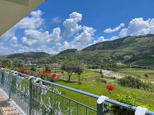 Family - sized villa , pet friendly , city and castle view with a big garden !