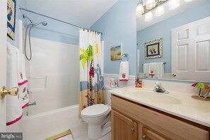 提供毛巾、番梘、廁紙