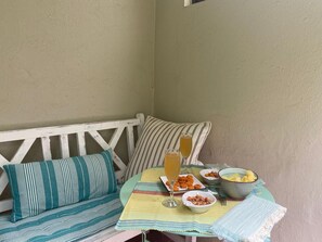 Outdoor dining - Apartment near the beach of Sa Riera (Begur)