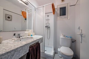 Bathroom - Apartment near the beach of Sa Riera (Begur)