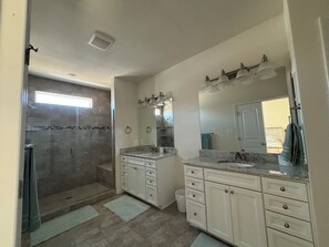 Shower, hair dryer, towels - Quiet, spacious townhouse close to Bethany Beach.  Perfect for families! (Frankford)