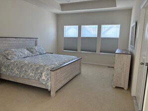 3 chambres, fer et planche à repasser, Wi-Fi, draps fournis