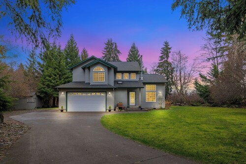 Beautiful family friendly home in peaceful neighborhood! 
