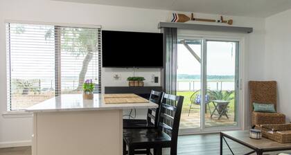 Romantic Waterfront Getaway
1st Floor Deep Water Views