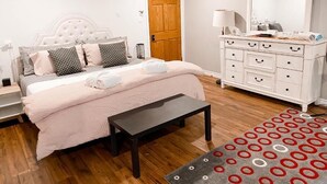 Rom – superior, 1 kingsize-seng med sovesofa, ikke-røyk, spabadekar | Safe på rommet, strykejern/-brett og wi-fi (inkludert)