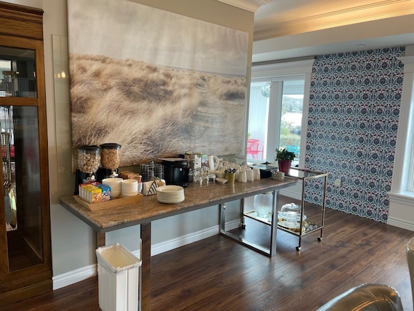 Free daily continental breakfast