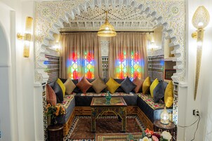 32-inch Smart TV with digital channels, Netflix, streaming services