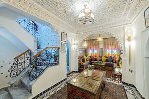 32-inch Smart TV with digital channels, Netflix, streaming services