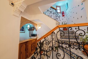 Quầy tiếp tân