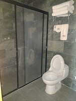 Quadruple Room | Bathroom | Towels