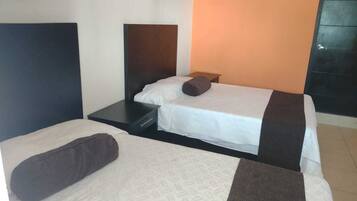 Habitación cuádruple | Wifi gratis y ropa de cama