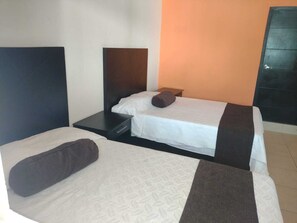 Quarto quádruplo | Wi-Fi de cortesia, roupa de cama
