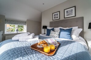 3 bedrooms, iron/ironing board, travel crib, free WiFi - 4 Malthouse Cottages - Thornham Norfolk, Pet Friendly, EV Charger (Thornham)