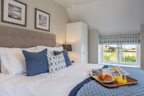 3 bedrooms, iron/ironing board, travel cot, free WiFi - 4 Malthouse Cottages - Thornham Norfolk, Pet Friendly, EV Charger (Thornham)