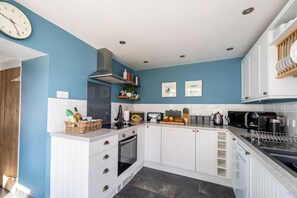 雪櫃、微波爐、焗爐、爐具