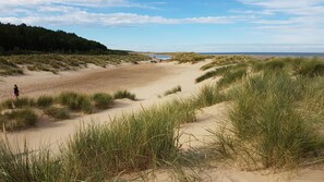 Beach - 4 Malthouse Cottages - Thornham Norfolk, Pet Friendly, EV Charger (Thornham)