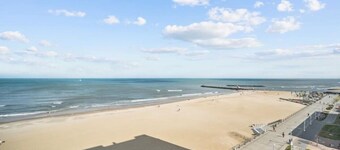 NEW Updated Oceanfront 2bd 2bth / Beachfront /Pool