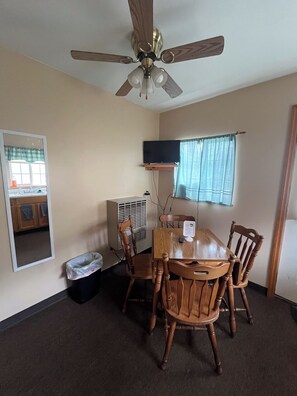 Dining - Cabin on main. Walking distance to all attractions (Sterling)