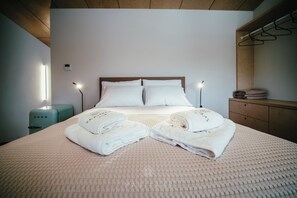 3 habitaciones, tabla de planchar con plancha, wifi y ropa de cama 