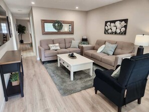 Smart TV, offices - Townhouse/Heart of Caldwell/Near Hospital+BBQ (Caldwell)