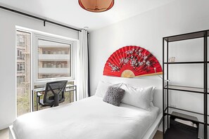 Basic Apartment | 1 bedroom, laptop workspace, bed sheets - Stylish Flat In Battersea Reach (London)