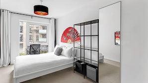 Basic Apartment | 1 bedroom, laptop workspace, bed sheets - Stylish Flat In Battersea Reach (London)
