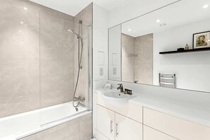 Basic Apartment | Bathroom | Bathtub, hair dryer, towels, soap - Stylish Flat In Battersea Reach (London)