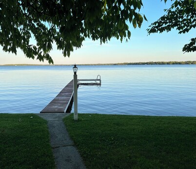 Spend Your Best Family Vacation by the Lake This Summer at our Cozy Cottage.