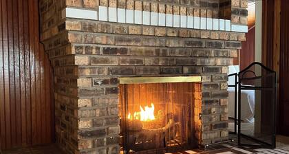 Spend Your Best Family Vacation by the Lake This Summer at our Cozy Cottage.