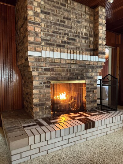 Spend Your Best Family Vacation by the Lake This Summer at our Cozy Cottage.