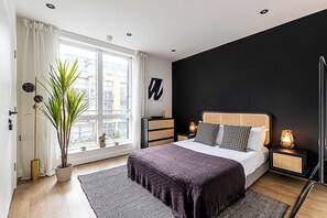 Leilighet – basic | 2 soverom, skrivebord for bærbar PC, strykejern/-brett og sengetøy