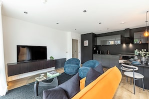 Basic Apartment | Living area - Stylish and Sleek East London Retreat (London)