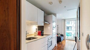 Unclassified image, 3 of 30, button - Chic Studio With Skyline Views (London)