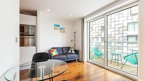 Unclassified image, 2 of 30, button - Chic Studio With Skyline Views (London)