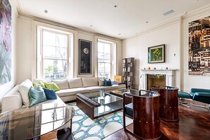 Exterior - London Luxe Retreat: 5-bed Gem (London)