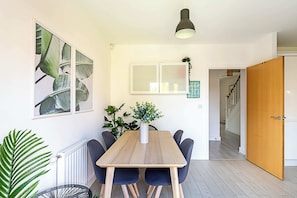 Basic House | Interior - Semi-detached House With Modern Bespoke Interior (London)