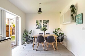 Basic House | Interior