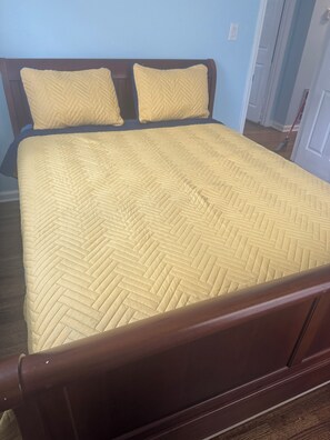 3 bedrooms, iron/ironing board, free WiFi, bed sheets