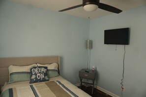 3 bedrooms, iron/ironing board, free WiFi, bed sheets