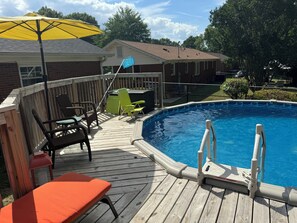 Outdoor pool - Cozy Ranch Style home with sun porch, above ground pool with fenced yard (Charlotte)