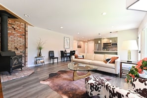 Smart TV, fireplace