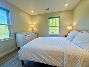 3 bedrooms, desk, iron/ironing board, WiFi - Premium Apartment Living in Bar Harbor (Bar Harbor)