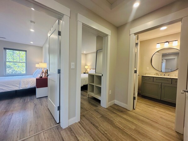 3 bedrooms, desk, iron/ironing board, WiFi