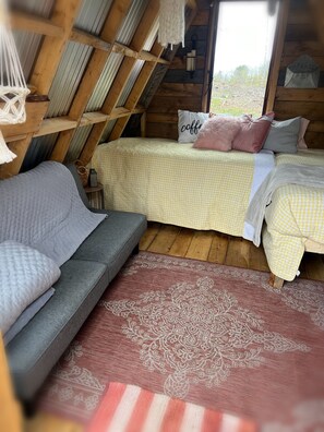 1 bedroom, bed sheets