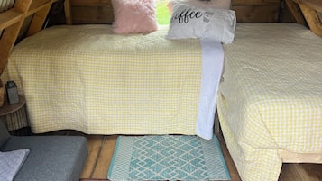 1 bedroom, bed sheets