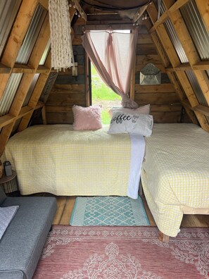 1 bedroom, bed sheets