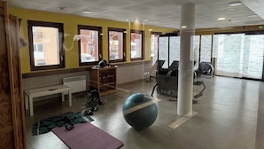 A gym with exercise equipment, a large exercise ball, and windows with views of the outside. - Risoul - Appartement de Standing - 6 Couchages (Risoul)