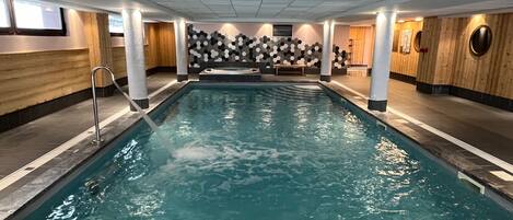 Indendørs pool, opvarmet pool
